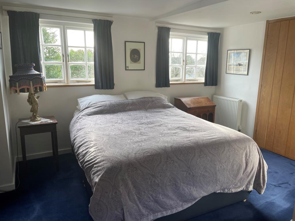 Lot: 101 - CHARACTER COTTAGE IN FAVOURED LOCATION - View of main bedroom at first floor level